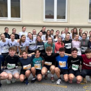 Skupinska fotografija sodelujočih Ledincev na Ljubljanskem maratonu